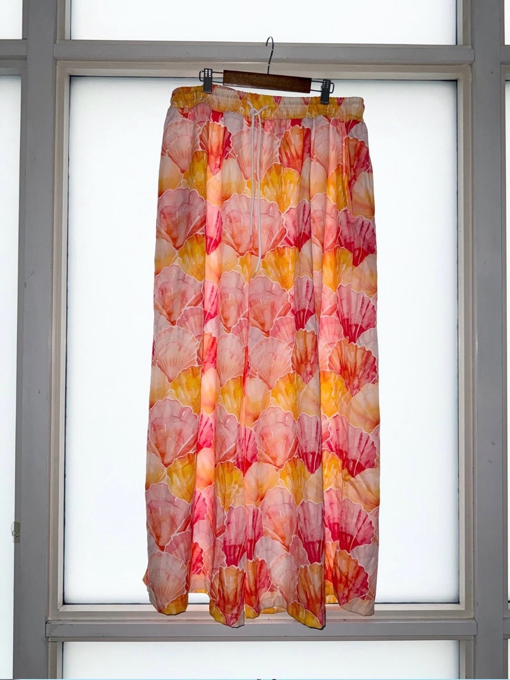M078 // Wide Leg Shell Print Drawstring Poly Pants • Size XL